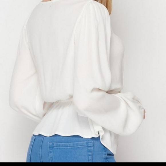 Long Sleeve V-neck Twust Front Top - Picture 2 of 8